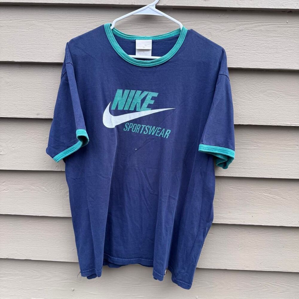 Nike Men's Blue and Navy T-shirt